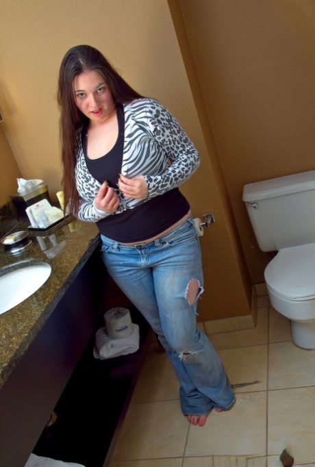 thick bunny leaks sexy naked gallery