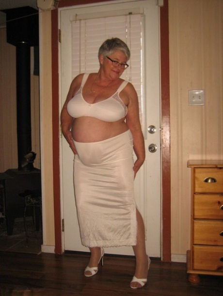 fat tits sister art naked photos