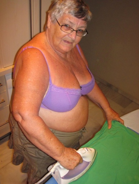 bbw grandma solo top pic