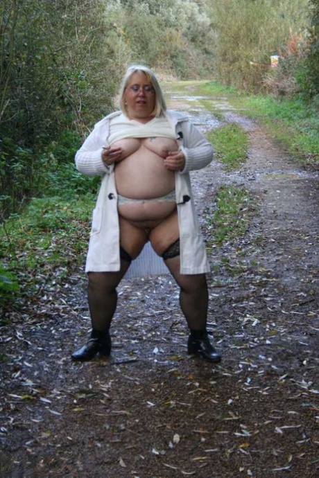 thick british milf naked pic