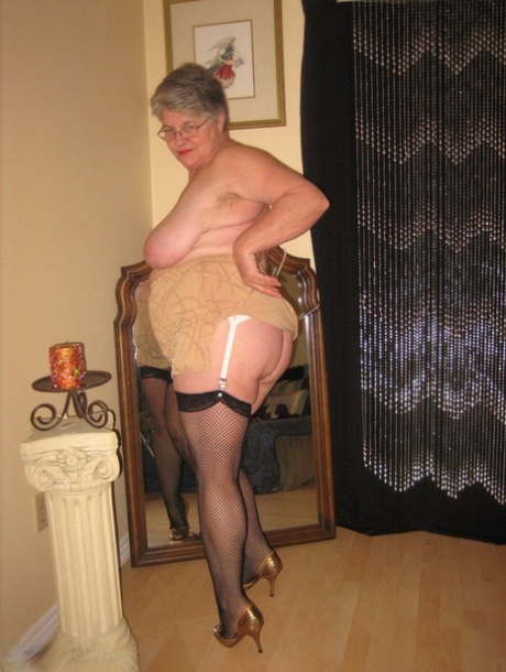 thick milf lingerie porno pic