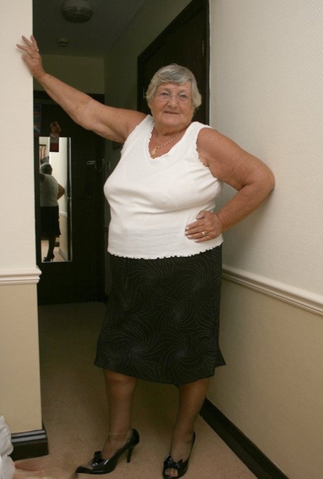 fat booty dyke hot nude image