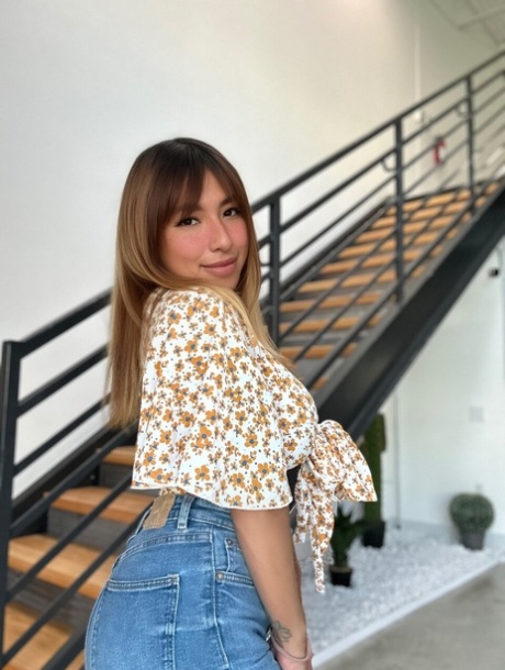 curvy lesbian strap on free sex archive