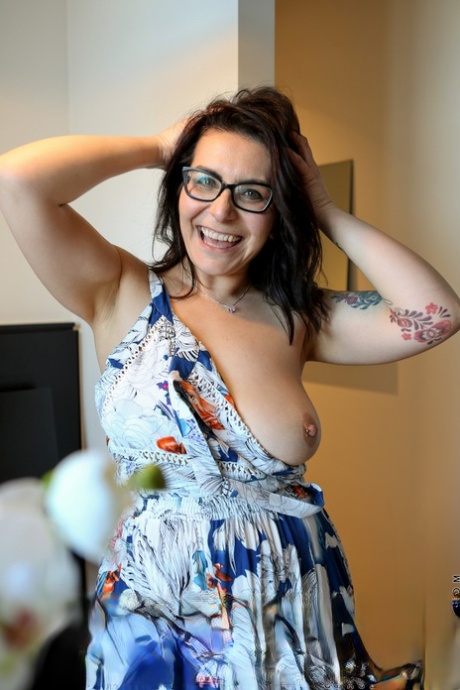 thick latina dp naked photo