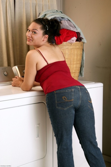 curvy girl pissing exclusive pics