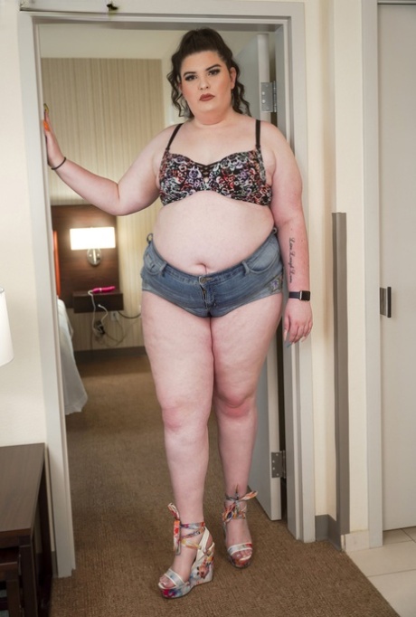 ssbbw thick thighs naked pictures