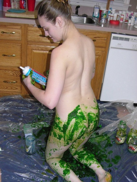 thick theigh free nude picture